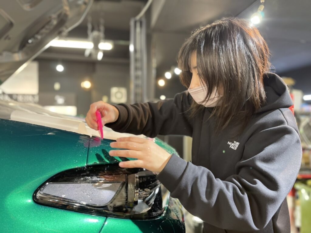 業界最年少17歳ラッピングガール